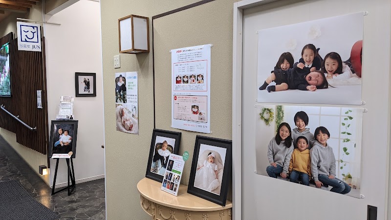 鶴ケ岡会館ビル1階 写真室JUN